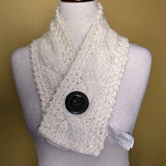 New FOSSIL Tori Pristine Acrylic Soft Scarf Neutral Crochet Ivory Large Button - Picture 1 of 8